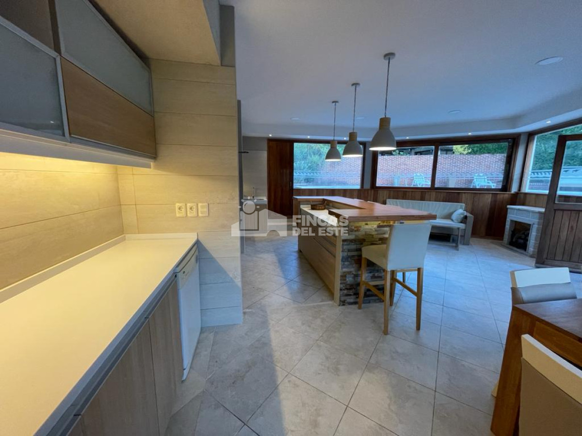 Casa ID.2497/Excelente-casa-de-5-dormitorios-en-lugano-PUNTA-DEL-ESTE - Excelente casa de 5 dormitorios en lugano PUNTA DEL ESTE