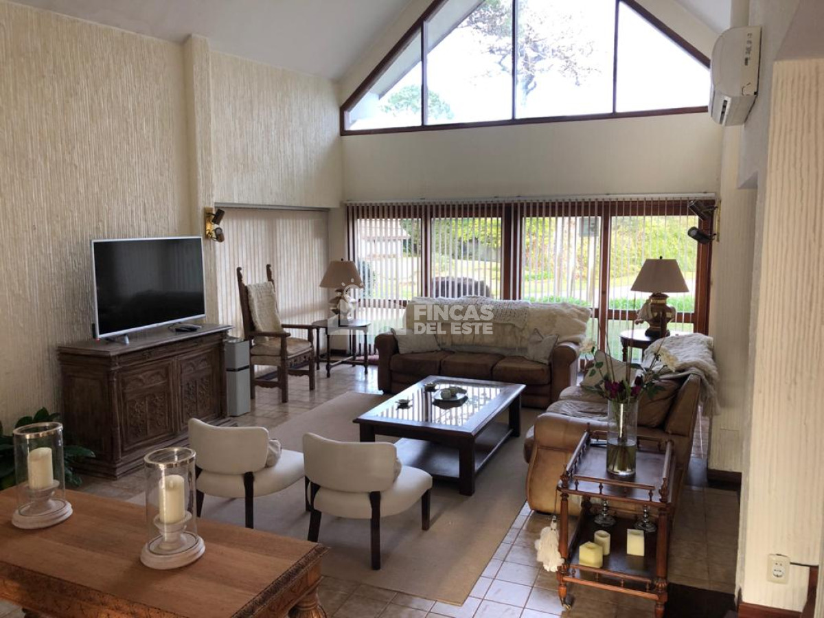 Casa ID.2497/Excelente-casa-de-5-dormitorios-en-lugano-PUNTA-DEL-ESTE - Excelente casa de 5 dormitorios en lugano PUNTA DEL ESTE