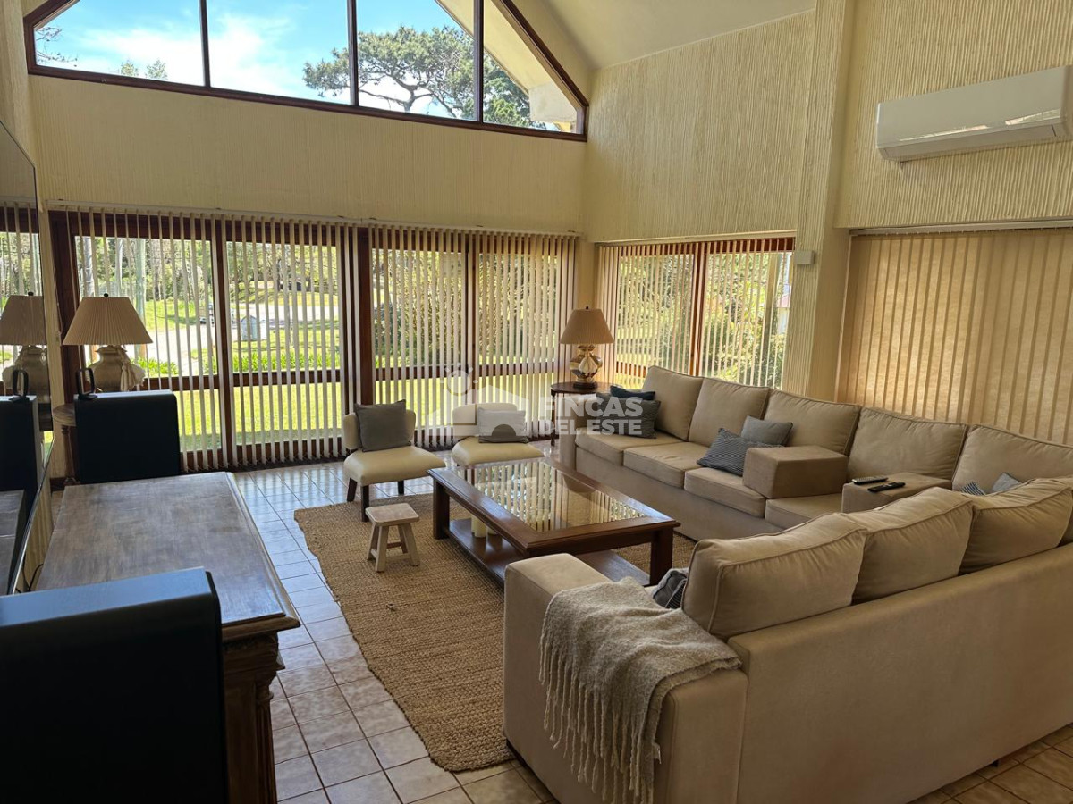 Casa ID.2497/Excelente-casa-de-5-dormitorios-en-lugano-PUNTA-DEL-ESTE - Excelente casa de 5 dormitorios en lugano PUNTA DEL ESTE