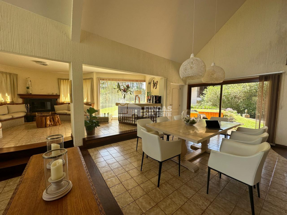 Casa ID.2497/Excelente-casa-de-5-dormitorios-en-lugano-PUNTA-DEL-ESTE - Excelente casa de 5 dormitorios en lugano PUNTA DEL ESTE