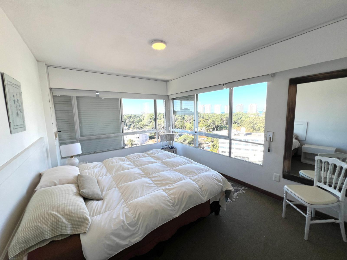 Apartamento ID.3070 - apartamento en venta zona shopping punta, 2 dormitorios y dependencia