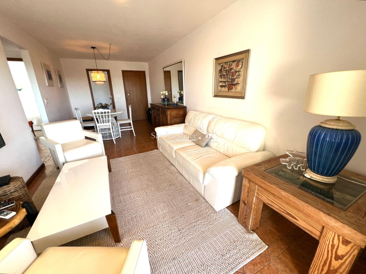 Apartamento ID.3070 - apartamento en venta zona shopping punta, 2 dormitorios y dependencia