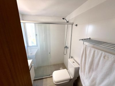 Apartamento ID.3070 - apartamento en venta zona shopping punta, 2 dormitorios y dependencia