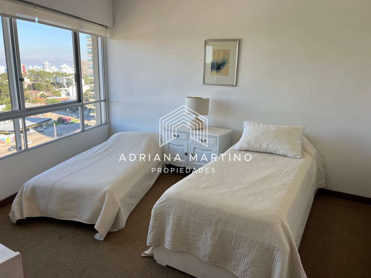 Apartamento ID.71424 - apartamento en venta zona shopping punta, 2 dormitorios y dependencia