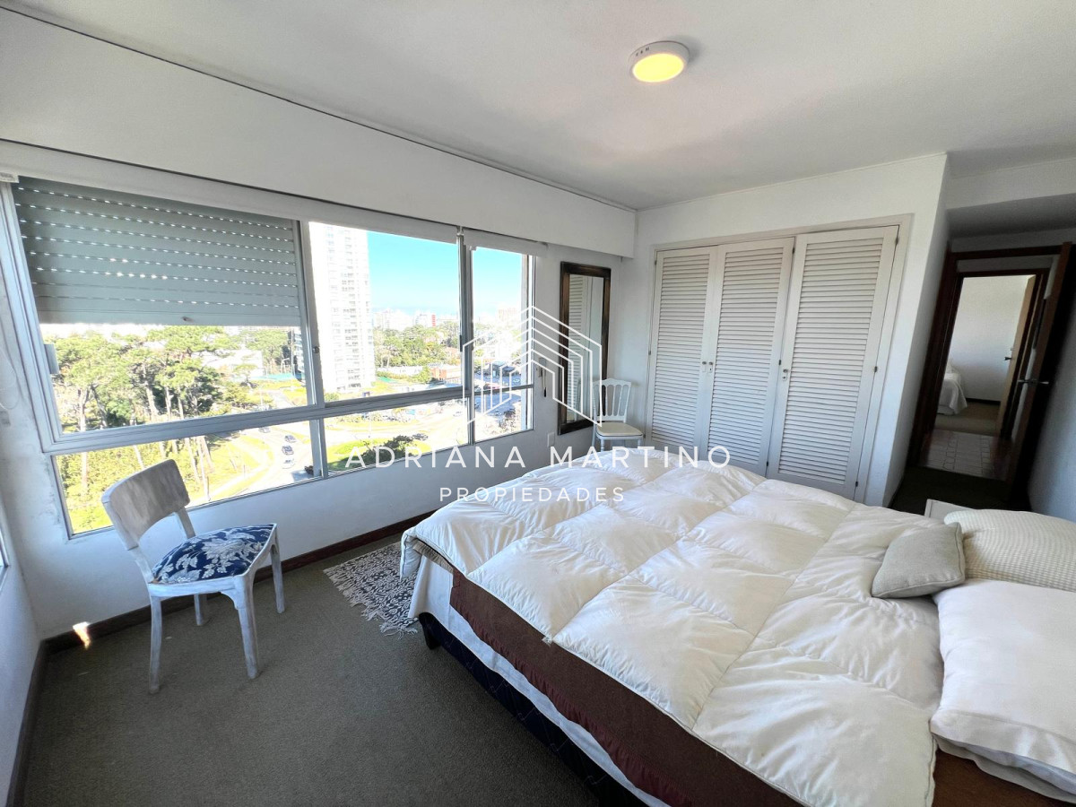 Apartamento ID.71424 - apartamento en venta zona shopping punta, 2 dormitorios y dependencia