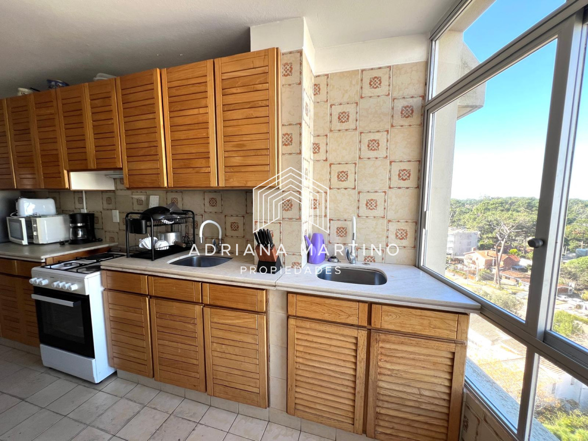 Apartamento ID.71424 - apartamento en venta zona shopping punta, 2 dormitorios y dependencia