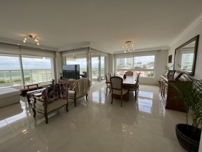 Apartamento en Mansa, 3 suites más dependencia