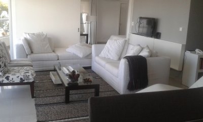 Brava, apartamento de 3 dormitorios más dependencia