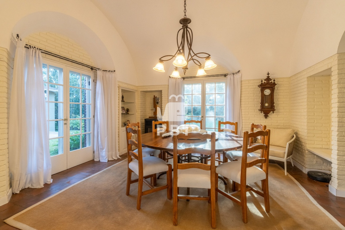 RVNQRUNUQUNVTEFSIENBU0EgRU4gWk9OQSBTSE9QUElORyAgLSBSZWYgOiBQQkkxNTQ5NA==