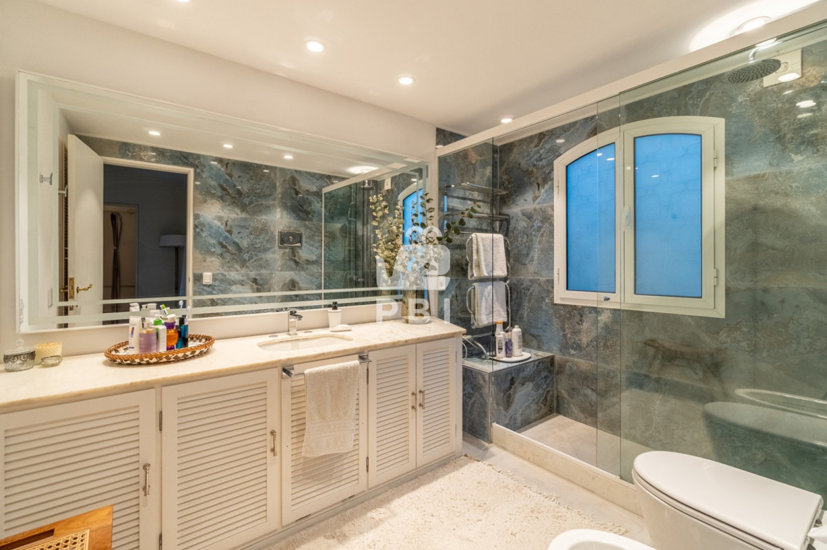 RVNQRUNUQUNVTEFSIENBU0EgRU4gWk9OQSBTSE9QUElORyAgLSBSZWYgOiBQQkkxNTQ5NA==