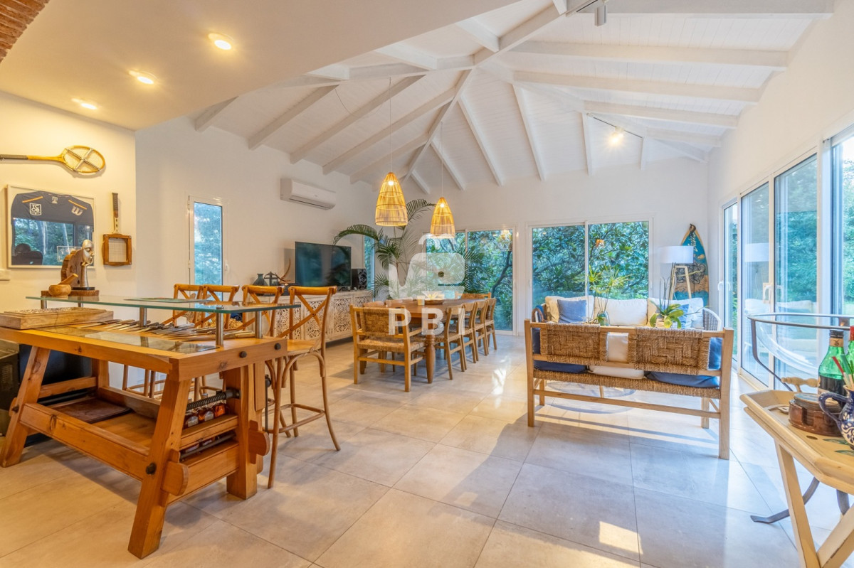 RVNQRUNUQUNVTEFSIENBU0EgRU4gWk9OQSBTSE9QUElORyAgLSBSZWYgOiBQQkkxNTQ5NA==