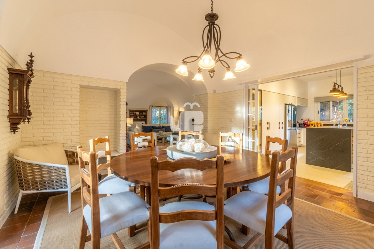 RVNQRUNUQUNVTEFSIENBU0EgRU4gWk9OQSBTSE9QUElORyAgLSBSZWYgOiBQQkkxNTQ5NA==