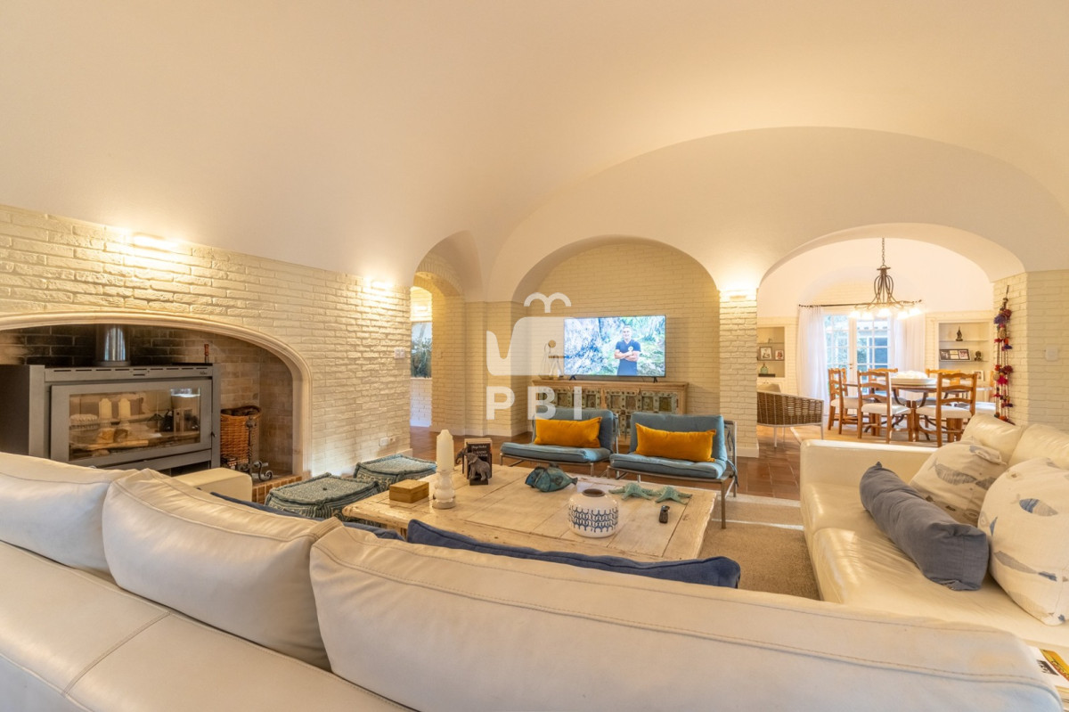 RVNQRUNUQUNVTEFSIENBU0EgRU4gWk9OQSBTSE9QUElORyAgLSBSZWYgOiBQQkkxNTQ5NA==