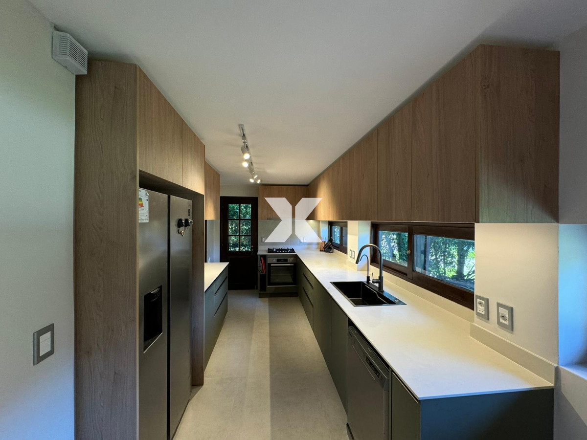 Casa ID.516 - LUGANO 5 DORMITORIOS 4 BAÑOS