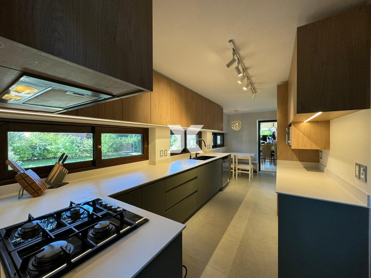 Casa ID.516 - LUGANO 5 DORMITORIOS 4 BAÑOS