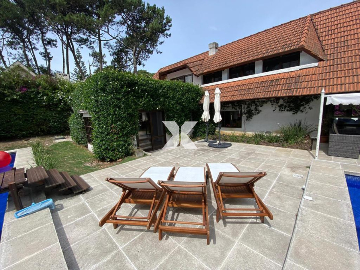 Casa ID.516 - LUGANO 5 DORMITORIOS 4 BAÑOS