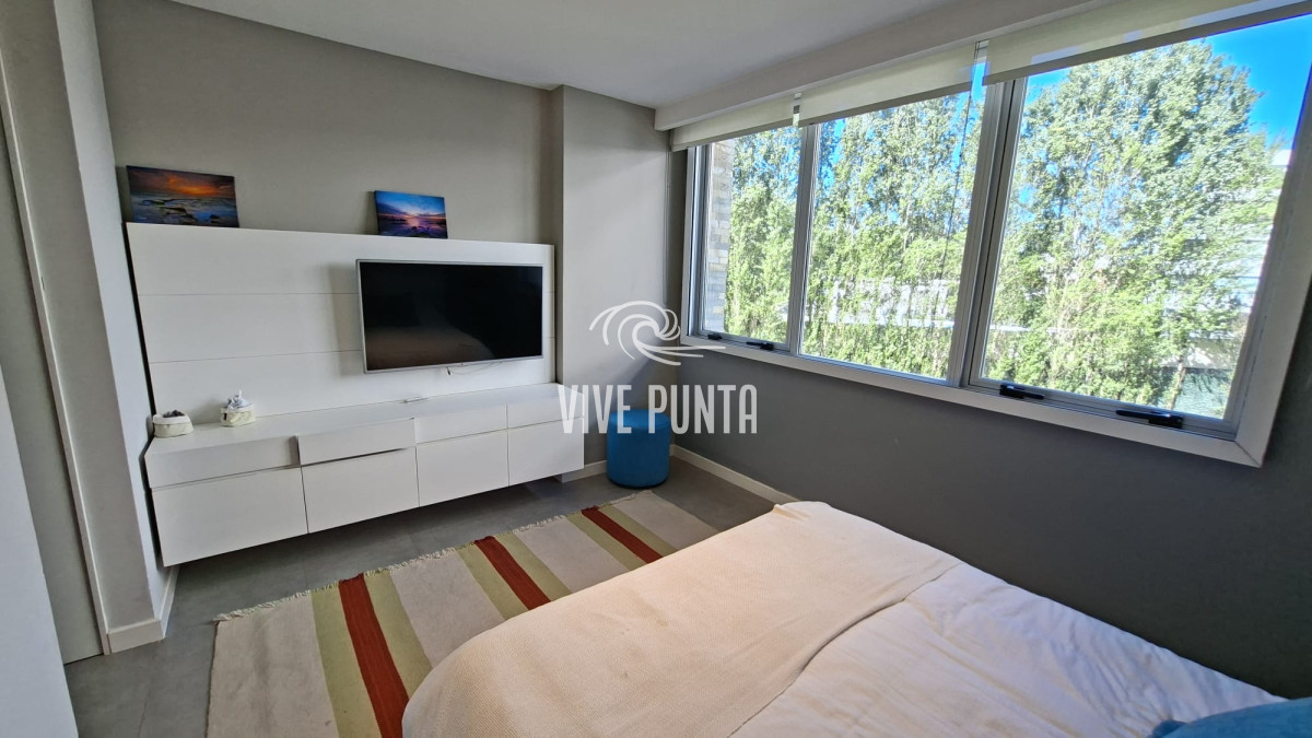 Apartamento ID.1099 - Excepcional plata en primera linea mansa 