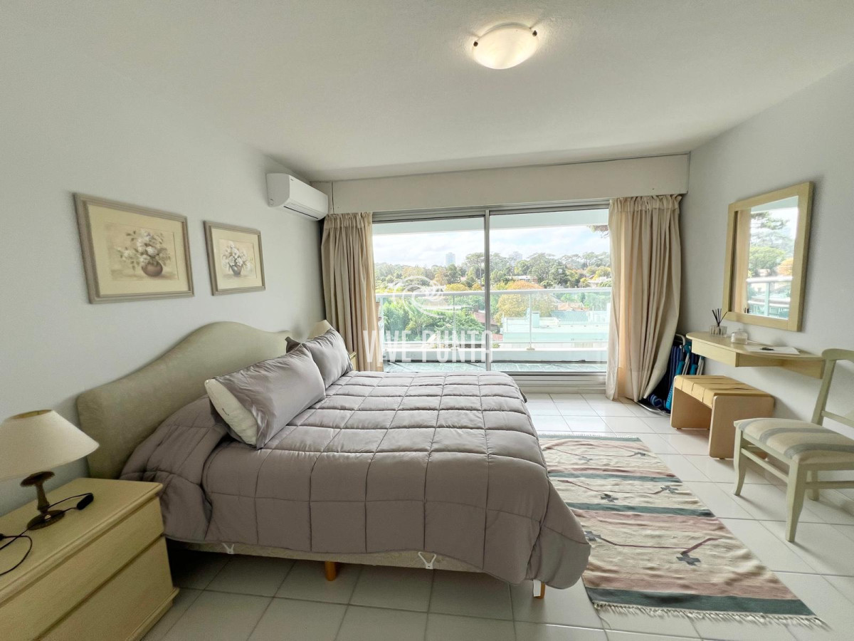 Apartamento ID.866 - Mansa, edificio con servicios. Parada 8.