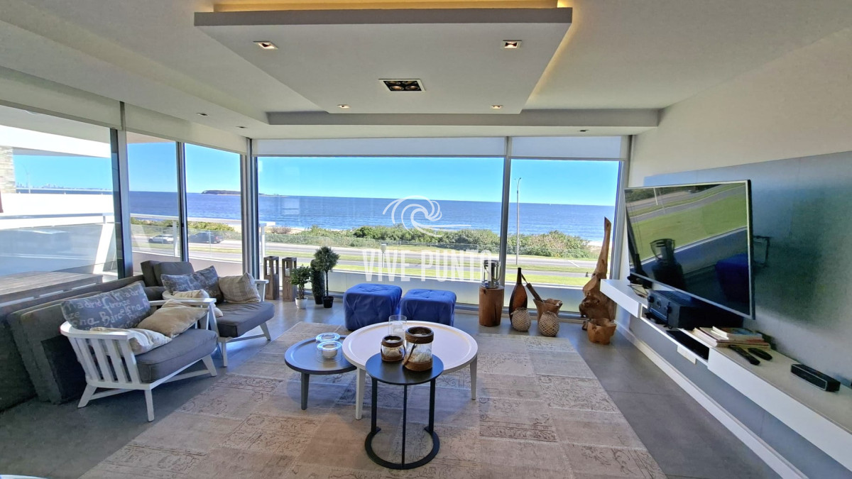 Apartamento ID.1099 - Excepcional plata en primera linea mansa 