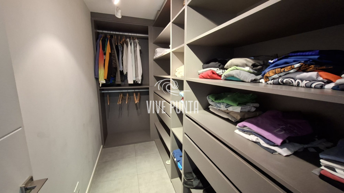 Apartamento ID.1099 - Excepcional plata en primera linea mansa 