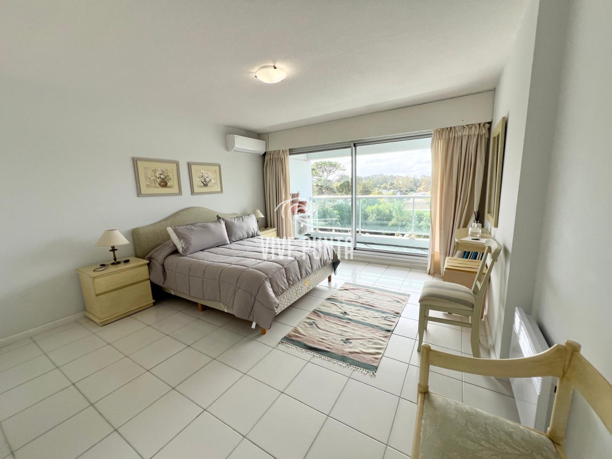 Apartamento ID.866 - Mansa, edificio con servicios. Parada 8.