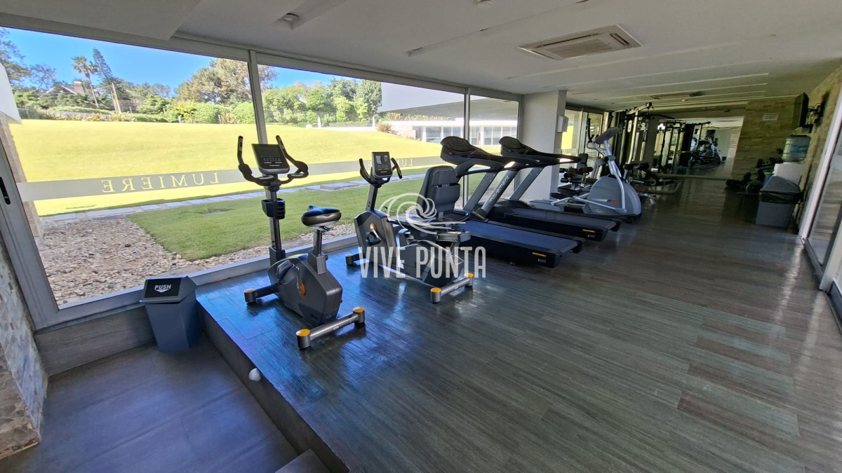 Apartamento ID.1099 - Excepcional plata en primera linea mansa 