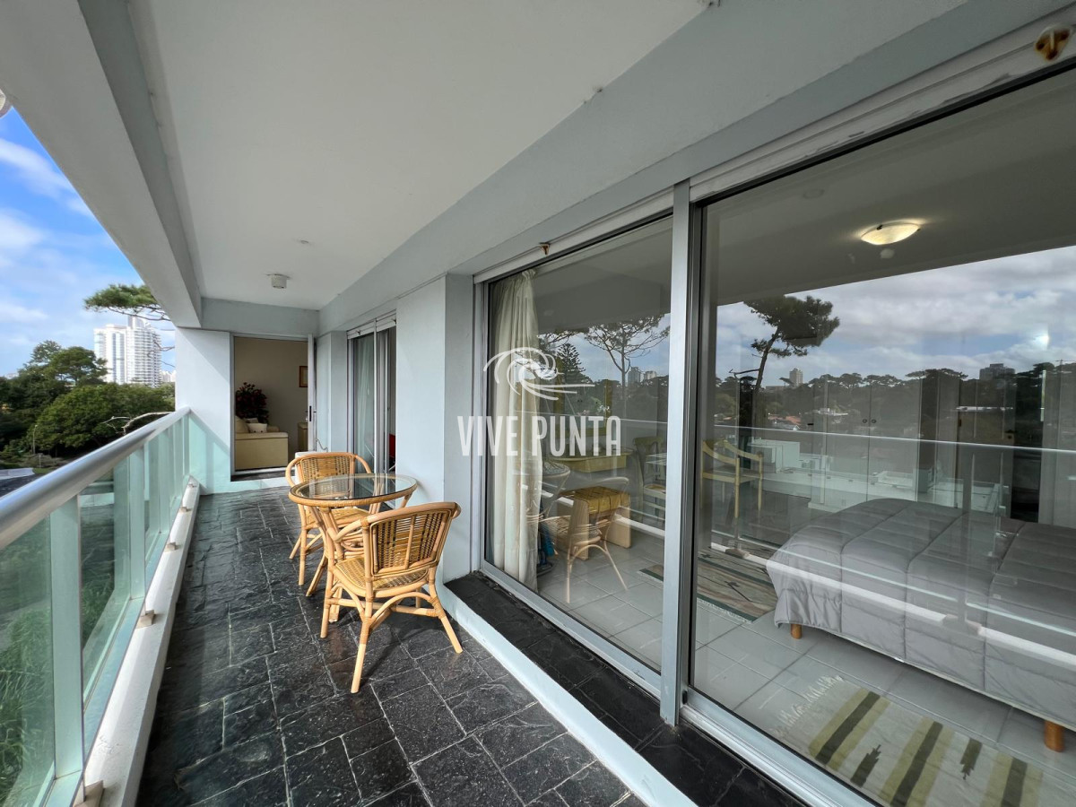 Apartamento ID.866 - Mansa, edificio con servicios. Parada 8.