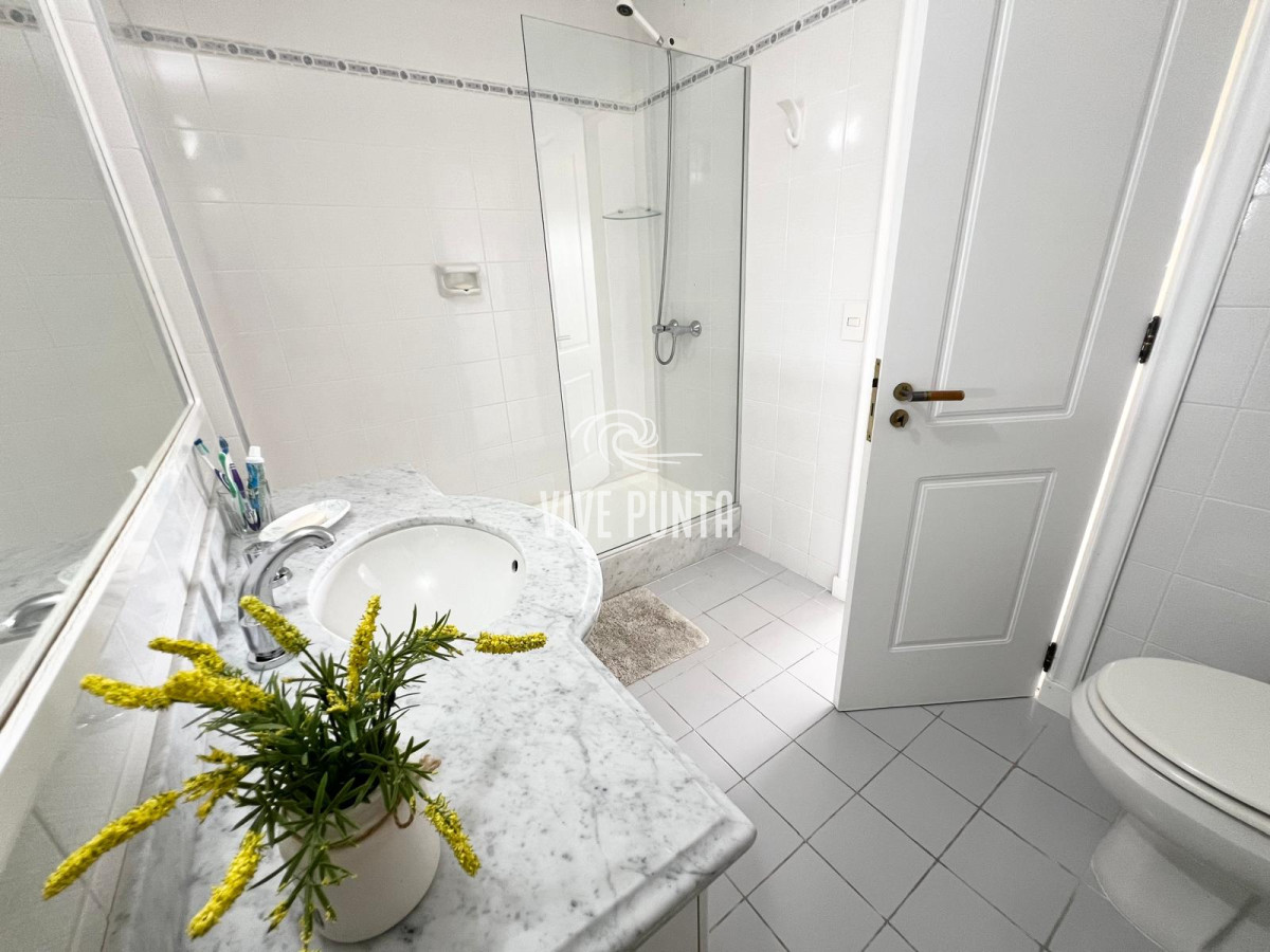 Apartamento ID.866 - Mansa, edificio con servicios. Parada 8.