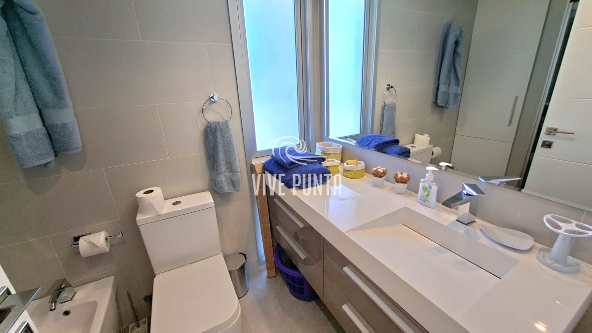 Apartamento ID.1099 - Excepcional plata en primera linea mansa 