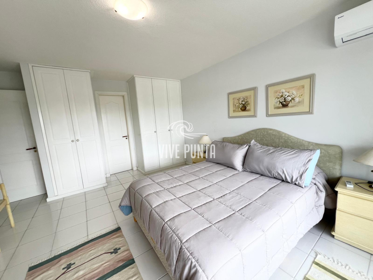 Apartamento ID.866 - Mansa, edificio con servicios. Parada 8.