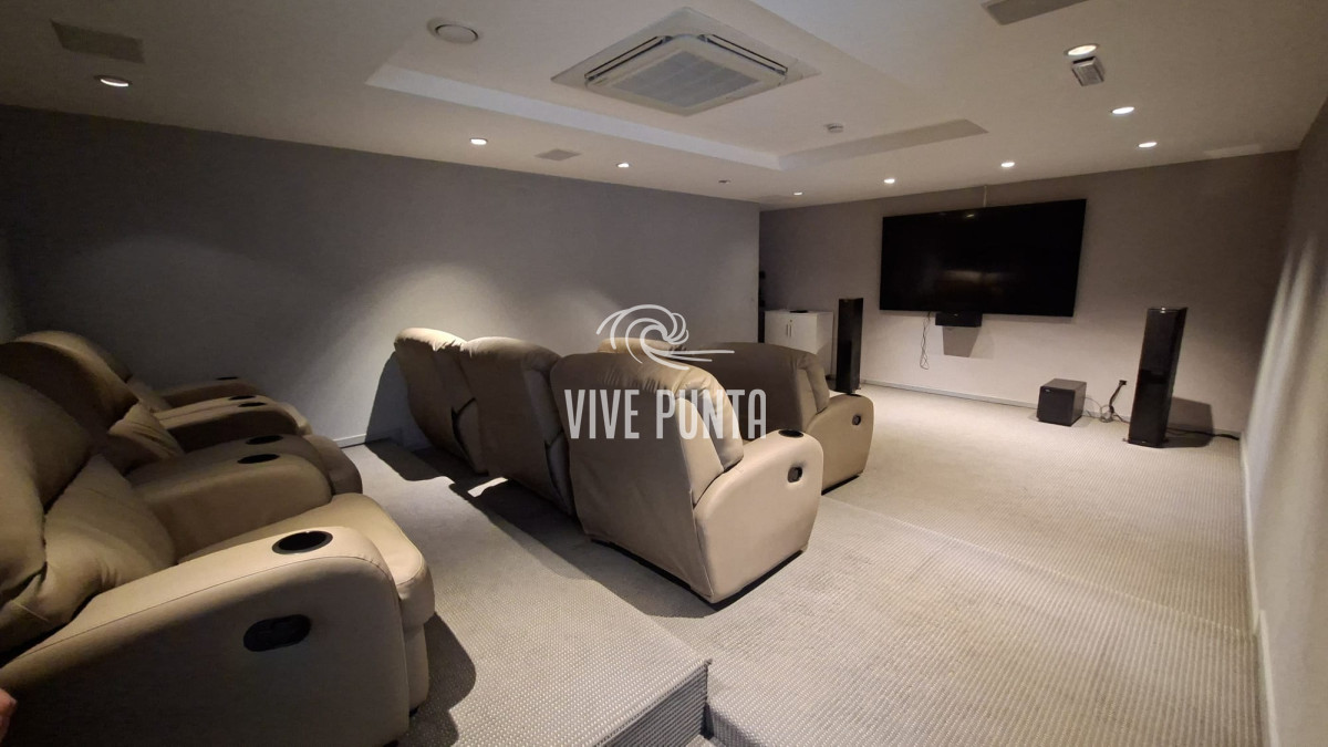 Apartamento ID.1099 - Excepcional plata en primera linea mansa 