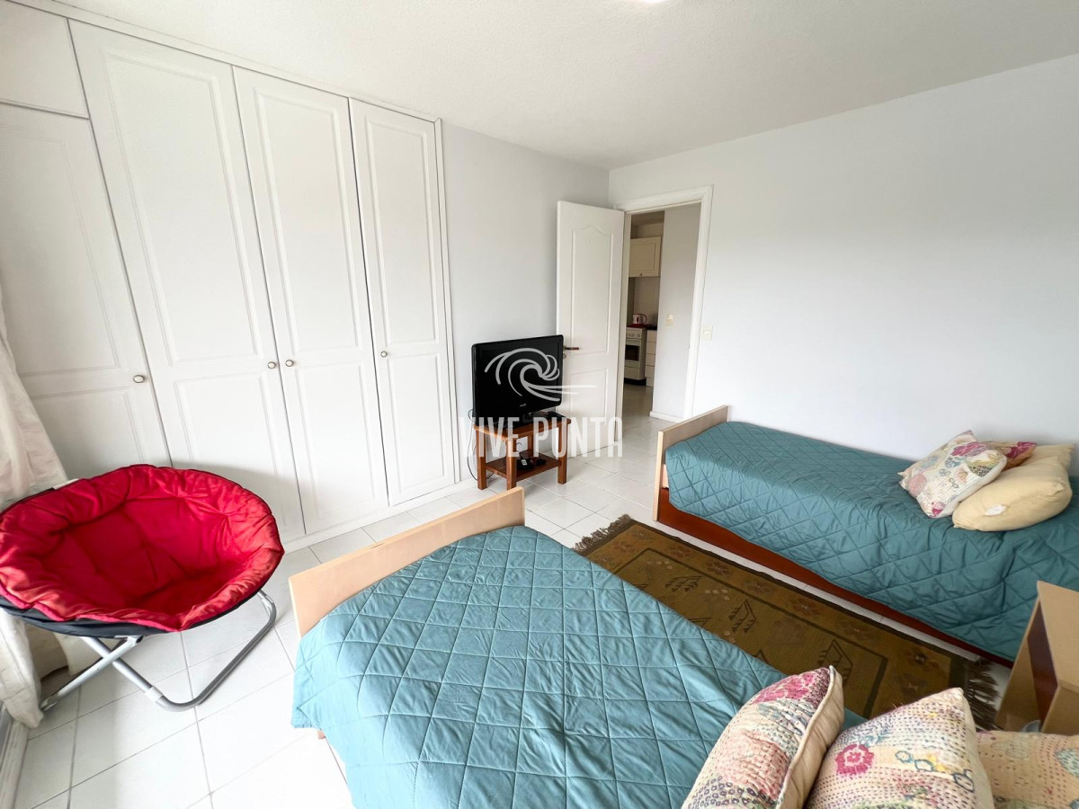 Apartamento ID.866 - Mansa, edificio con servicios. Parada 8.