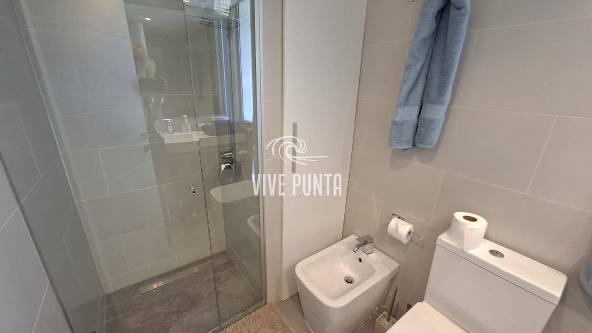 Apartamento ID.1099 - Excepcional plata en primera linea mansa 