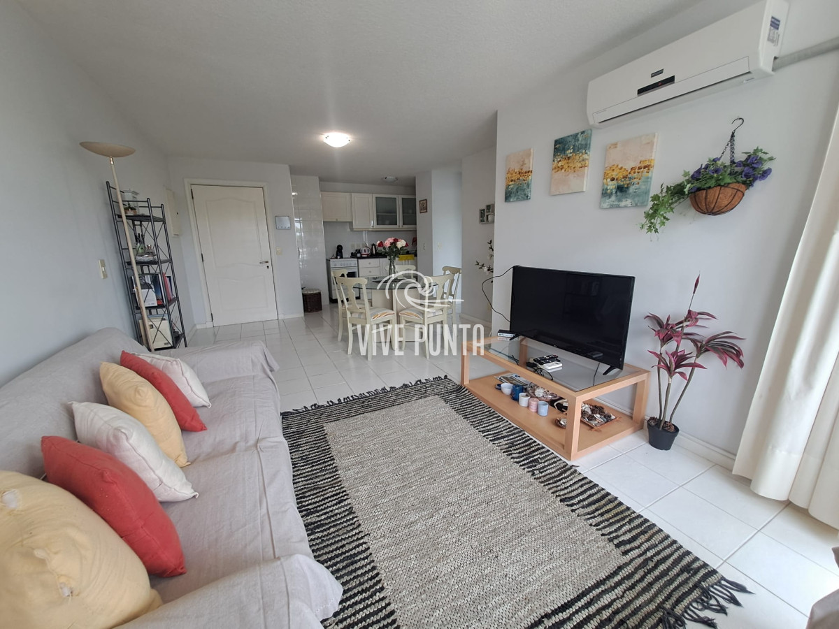Apartamento ID.866 - Mansa, edificio con servicios. Parada 8.