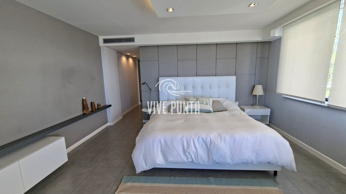 Apartamento ID.1099 - Excepcional plata en primera linea mansa 