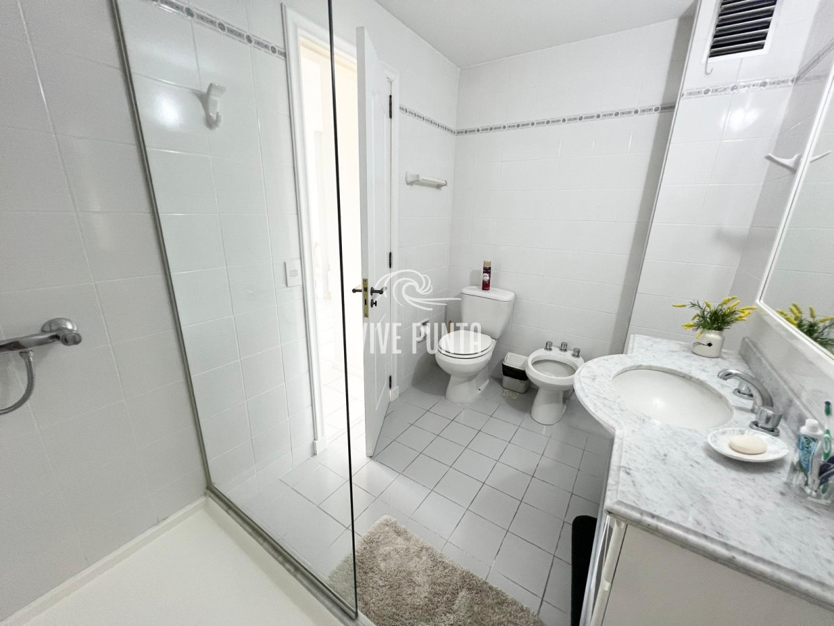 Apartamento ID.866 - Mansa, edificio con servicios. Parada 8.