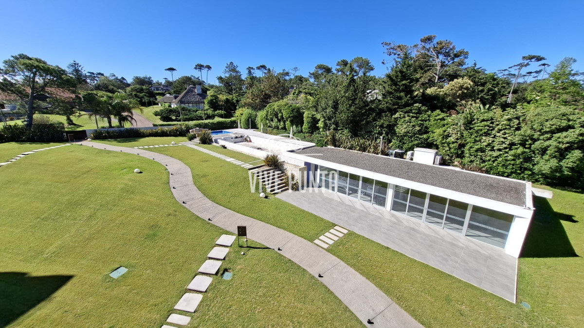 Apartamento ID.1099 - Excepcional plata en primera linea mansa 