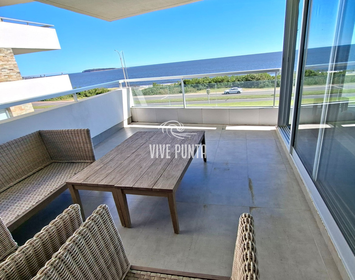 Apartamento ID.1099 - Excepcional plata en primera linea mansa 