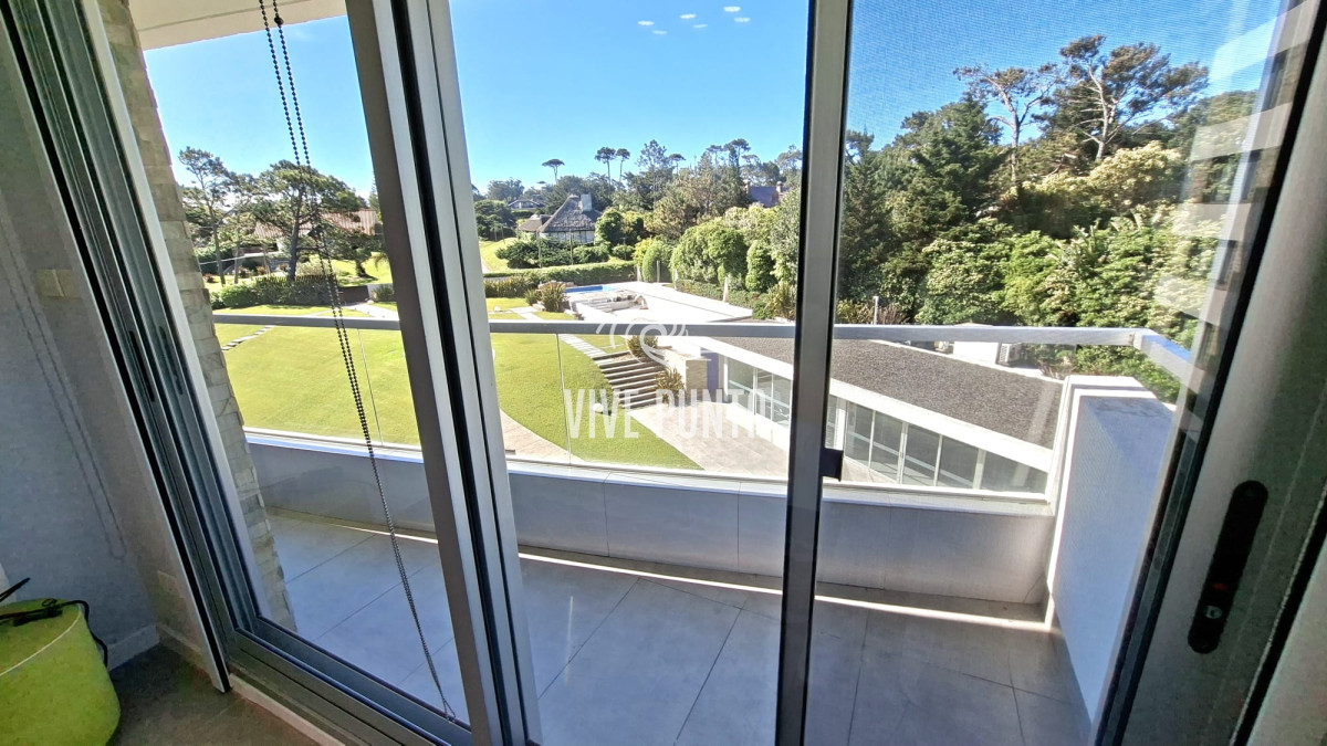 Apartamento ID.1099 - Excepcional plata en primera linea mansa 