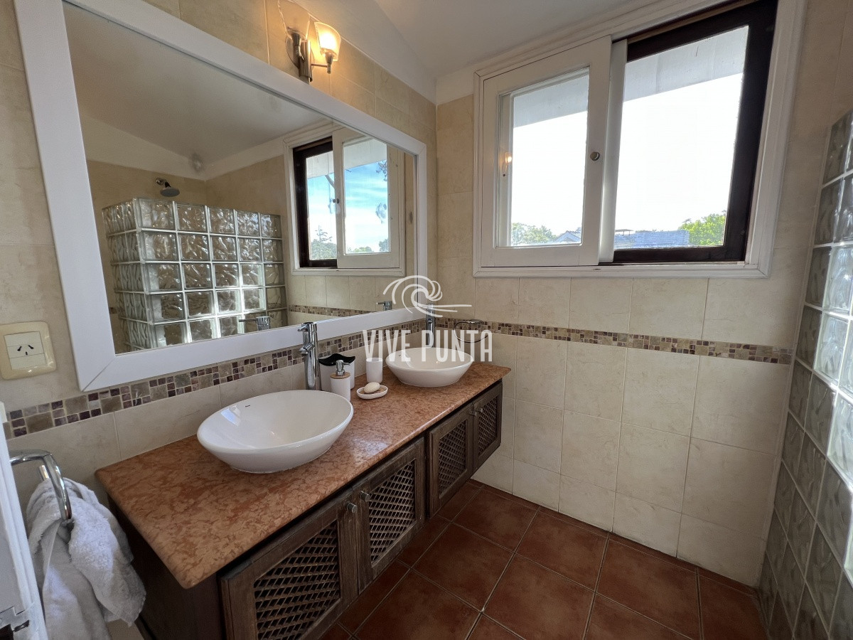 Casa ID.711 -  Casa en mansa parada 8