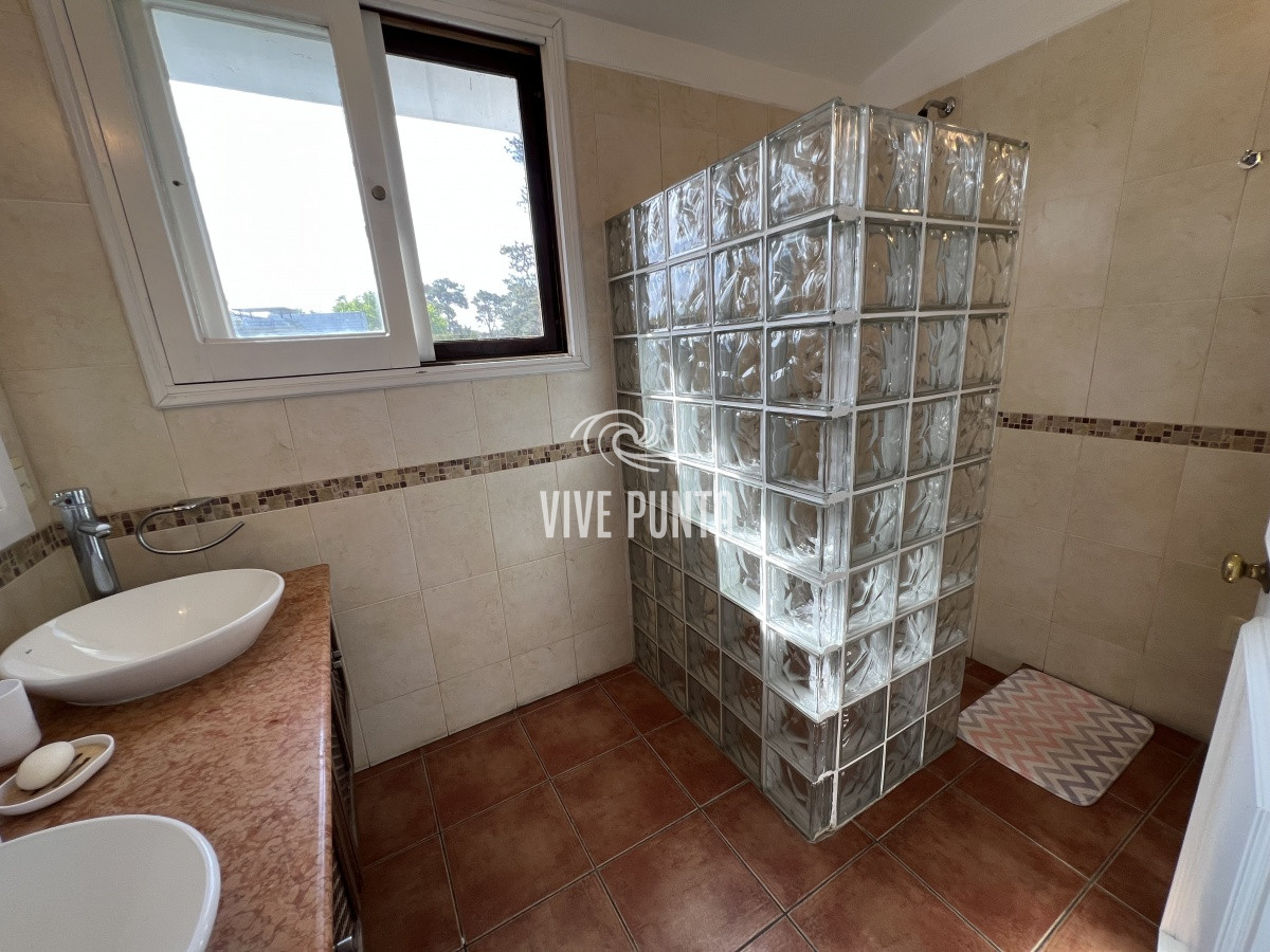 Casa ID.711 -  Casa en mansa parada 8
