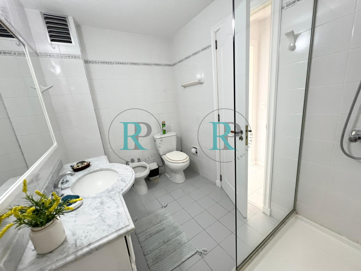 Apartamento ID.2242 - Apto en venta de 2 dormitorios, 2 baños, 1 en suite Mansa Pda. 8