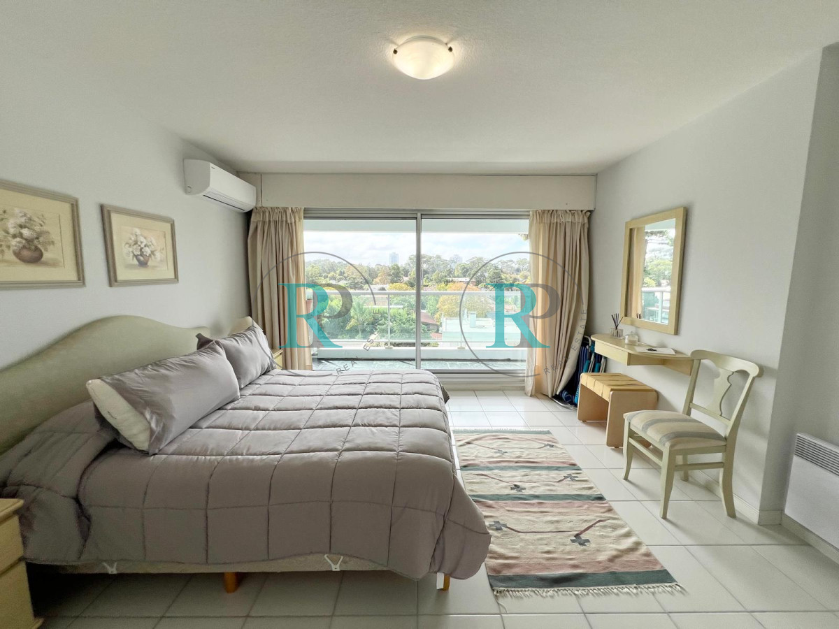 Apartamento ID.2242 - Apto en venta de 2 dormitorios, 2 baños, 1 en suite Mansa Pda. 8