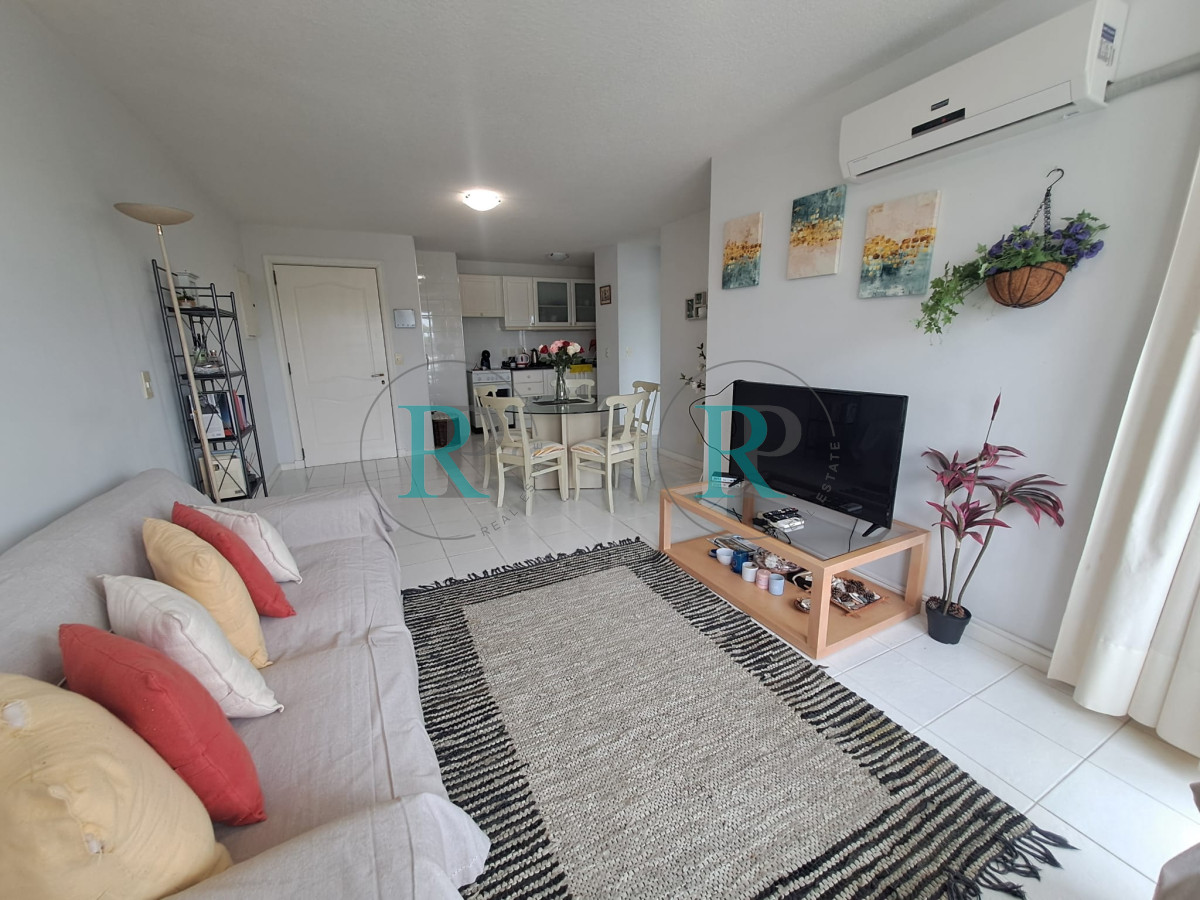 Apartamento ID.2242 - Apto en venta de 2 dormitorios, 2 baños, 1 en suite Mansa Pda. 8