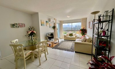 Apto en venta de 2 dormitorios, 2 baños, 1 en suite Mansa Pda. 8