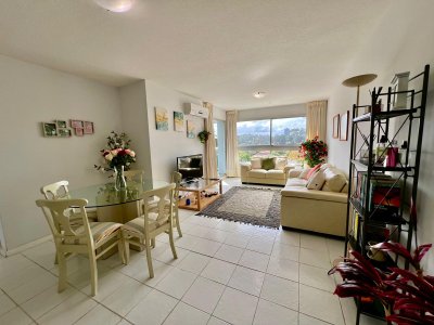 Apto en venta de 2 dormitorios, 2 baños, 1 en suite Mansa Pda. 8