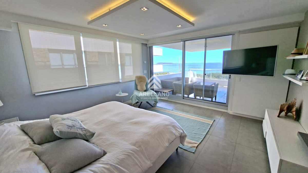 Apartamento ID.5592 - Excepcional planta en primera linea mansa 