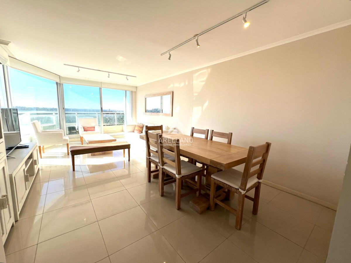 Apartamento ID.4901 - apartamento en venta de 3 dormitorios 3 baños, zona shopping, punta del este