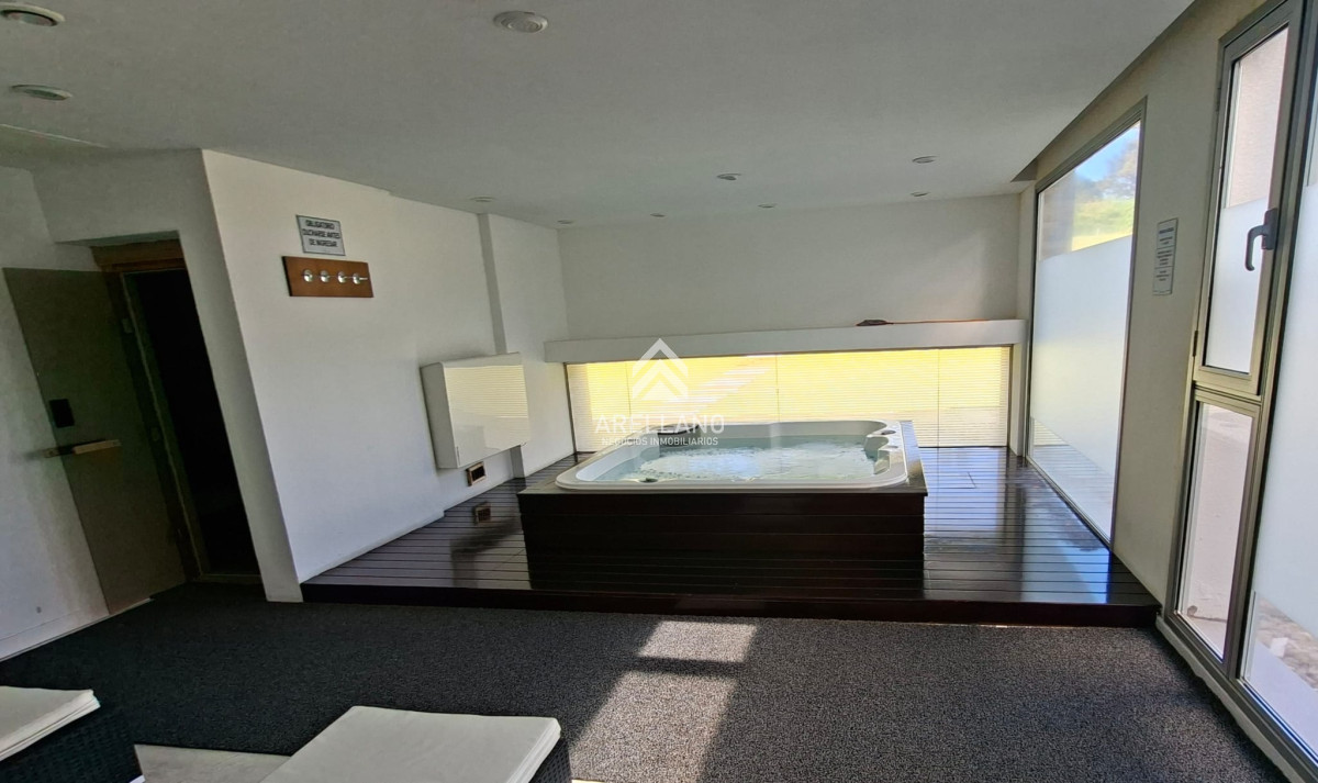 Apartamento ID.5592 - Excepcional planta en primera linea mansa 