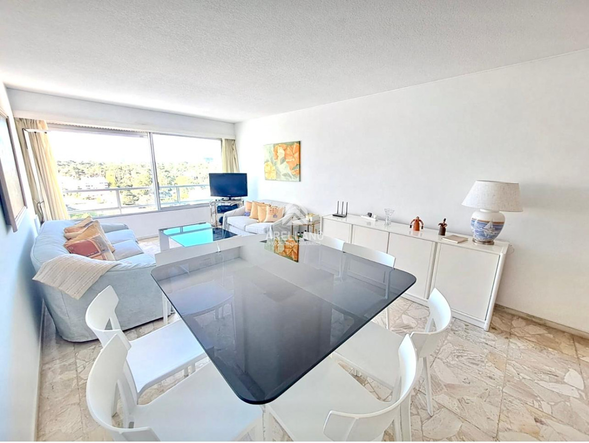 Apartamento ID.5360 - En venta primera linea playa mansa apartamento de 2 dormitorios y medio